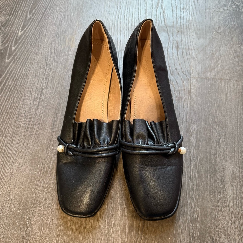 Classic Black Leather Loafers with Square Toe
